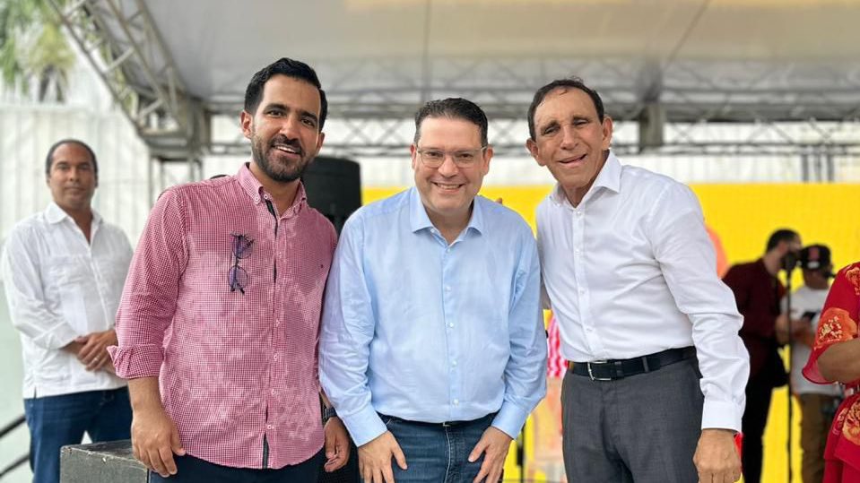 SanzLovaton's tweet photo. Tuve el honor de compartir en el almuerzo navideño de la #fundacioncruzjiminian , un espacio que refleja el compromiso real con la gente y el valor de servir con el corazón. 

Quiero agradecer de manera especial a mi amigo @Cruz_Jiminian , a @luiscruzrd y a todo el equipo de la Fundación Cruz Jiminián, por la invitación y por la labor tan humana y constante que realizan. Su vocación de servicio se siente, se vive y deja huella.