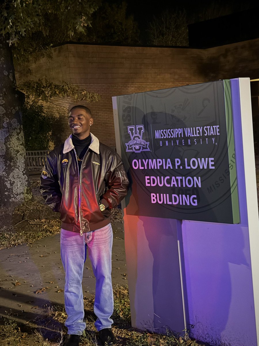 ricochambers1_'s tweet image. I am now a College Graduate from Mississippi Valley State University 

Magna Cum Laude 📚 
Graduated in 3 Years 🙏🏽 
Student-Athlete ⚾️ 
Student Leadership on Campus