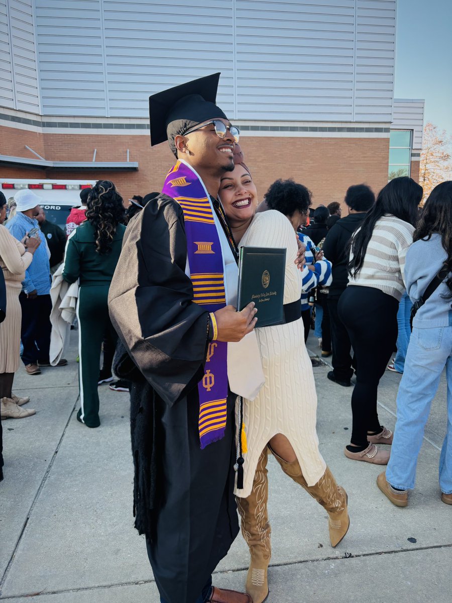 ricochambers1_'s tweet image. I am now a College Graduate from Mississippi Valley State University 

Magna Cum Laude 📚 
Graduated in 3 Years 🙏🏽 
Student-Athlete ⚾️ 
Student Leadership on Campus