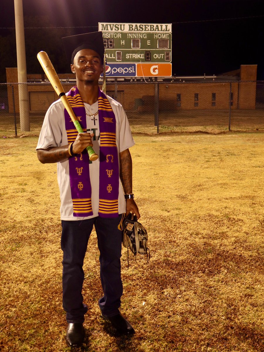 ricochambers1_'s tweet image. I am now a College Graduate from Mississippi Valley State University 

Magna Cum Laude 📚 
Graduated in 3 Years 🙏🏽 
Student-Athlete ⚾️ 
Student Leadership on Campus