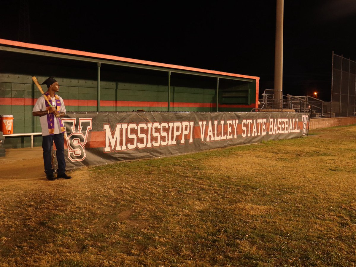 ricochambers1_'s tweet image. I am now a College Graduate from Mississippi Valley State University 

Magna Cum Laude 📚 
Graduated in 3 Years 🙏🏽 
Student-Athlete ⚾️ 
Student Leadership on Campus