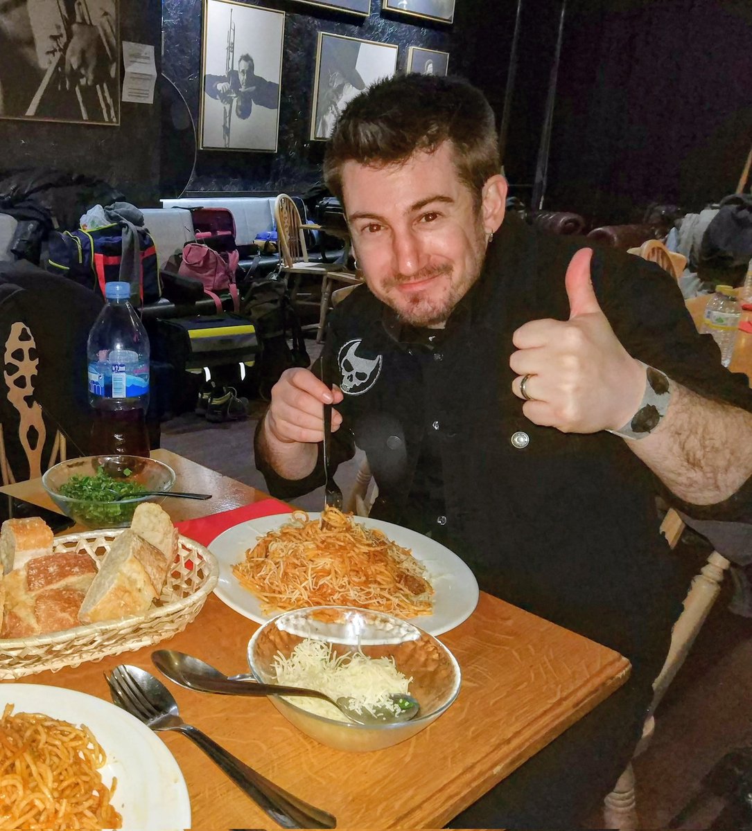 Hoy tenemos que compartir una noticia de las que nunca se quieren dar. Por motivos personales nuestro guitarra Diego Borealis ha decidido hacer un alto en el camino y separarse de la banda. Tienes más detalle en nuestro FB e IG. Grande Borealis!!