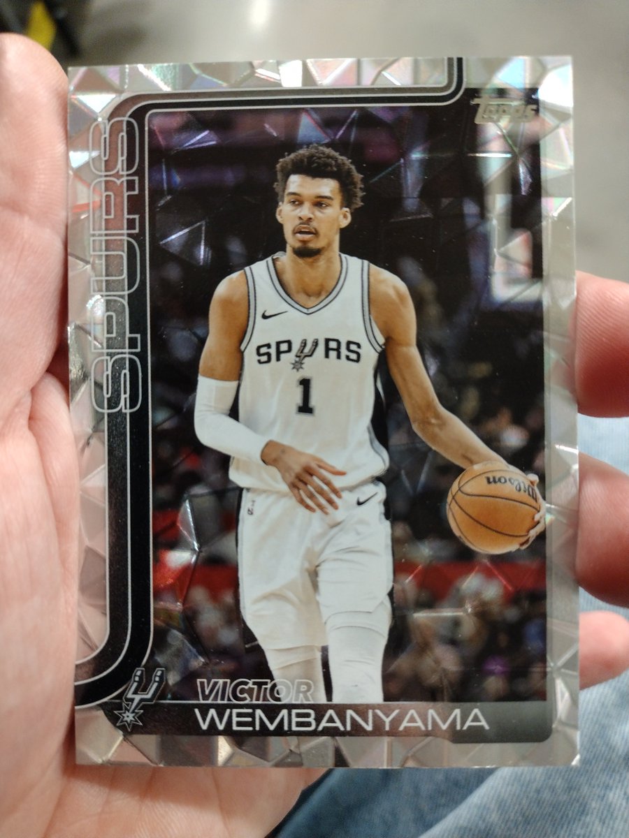 RHNintendo's tweet image. Grabbed two hangers at GameStop for $14. Each one had a Tatum Rainbow foil @CardPurchaser