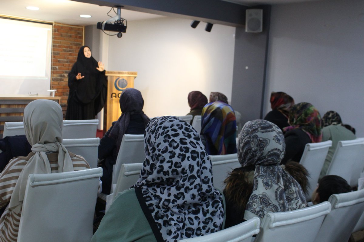 🌸 Aile Okulu’nda Bugün 🌸

Aile Okulu programımız kapsamında bugün,
📖 “Kur’an ve Sünnet Işığında Aile Hayatı” konulu eğitimimizi gerçekleştirdik.