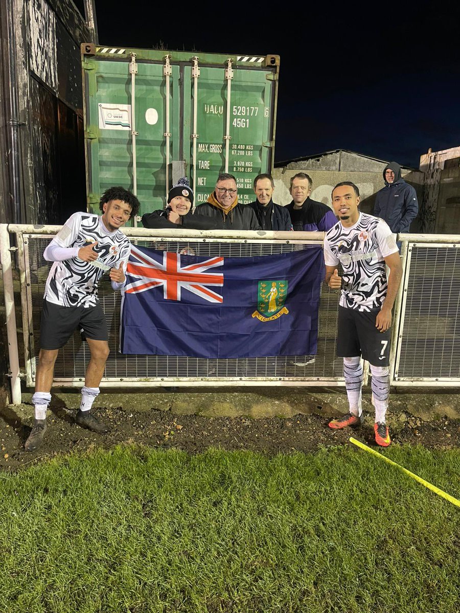 Amazing to see some fans put up our home country flag at today’s game! So proud Thankyou <a href="/tilburyfc/">Tilbury FC</a> 🇻🇬🙏🏾🖤