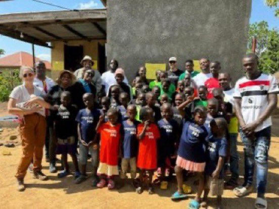 bj116's tweet image. Y’all I need your prayers:

Every year we do a BIG Christmas celebration for 34 kids at the Orphanage but this giving year is starting off a little rough. 

It’s 5 days before Xmas &amp;amp; we need 24 more kids sponsored for Christmas gifts!  

Like &amp;amp; share this to spread the word!