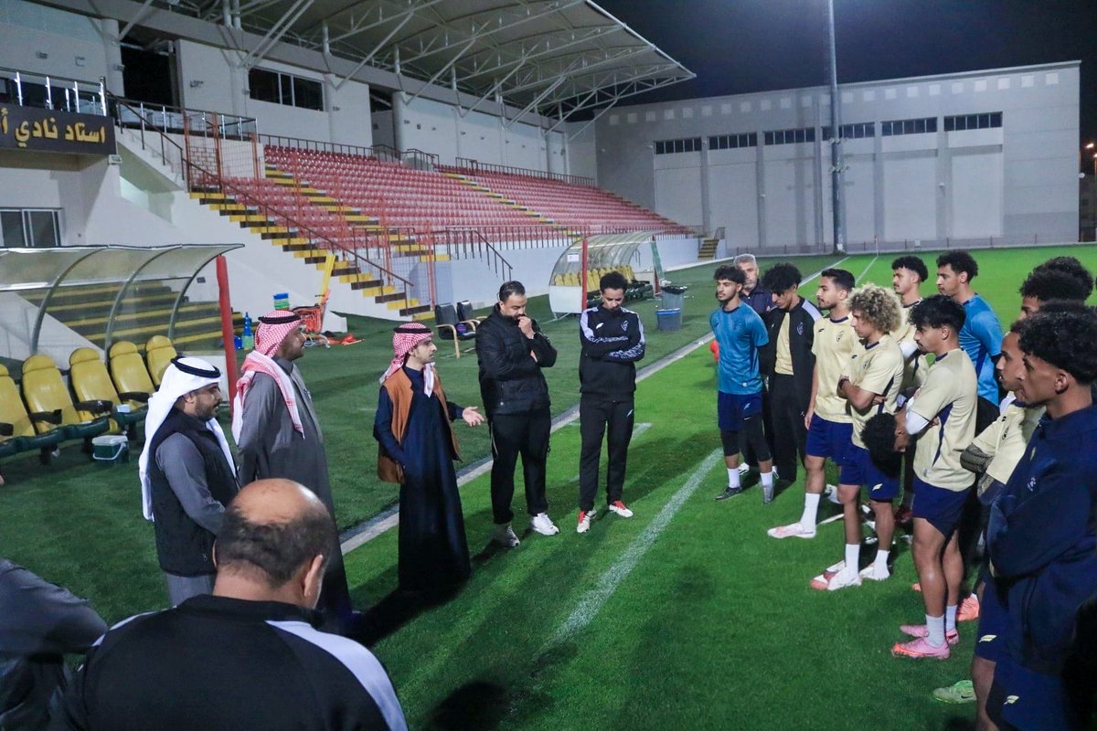 1️⃣ التقى رئيس مجلس إدارة النادي المكلف، الأستاذ خالد رويفد الصاعدي، مساء اليوم بلاعبي الفريق الأول لكرة القدم، وذلك بحضور نائب رئيس النادي الأستاذ عبدالرحمن الشدوخي، وعضو مجلس الإدارة الأستاذ نايف الجابري، والمدير الفني للفريق الكابتن رامي حجار.