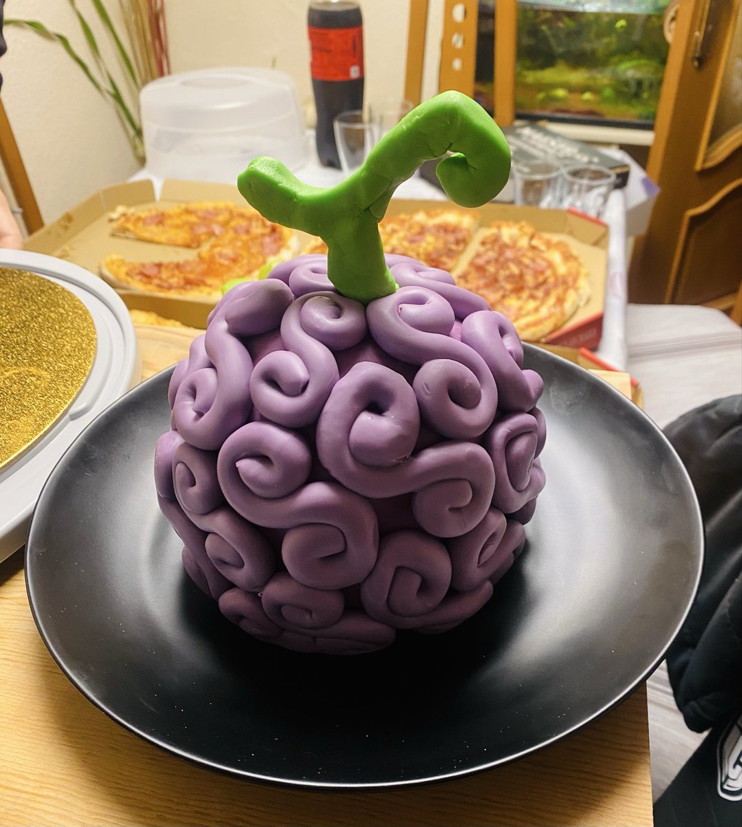 M a y l é n tweet media