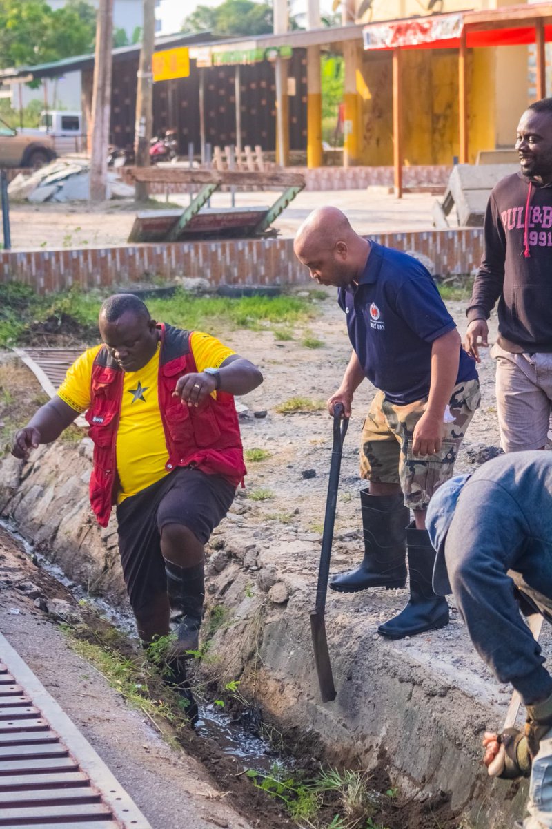 effutuma's tweet image. EFFUTU MUNICIPAL ASSEMBLY HOLDS FINAL MAJOR CLEAN-UP EXERCISE FOR 2025