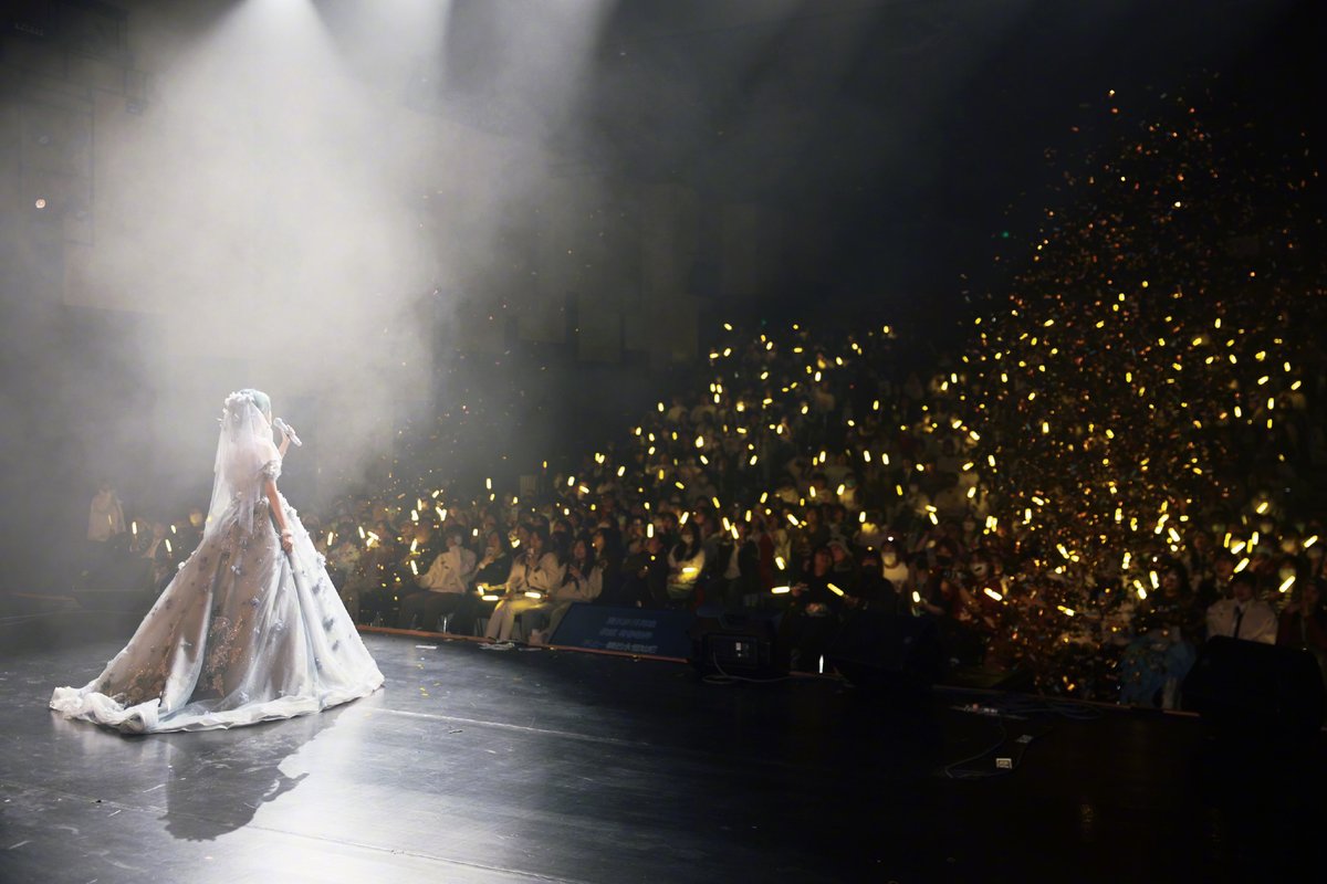 snh48_today's tweet photo. Yang BingYi of #SNH48 Team X (4th generation) presented the second show in her "I Know You Know" solo tour in Shanghai on December 20th, 2025 https://t.co/kIvJhuthvi