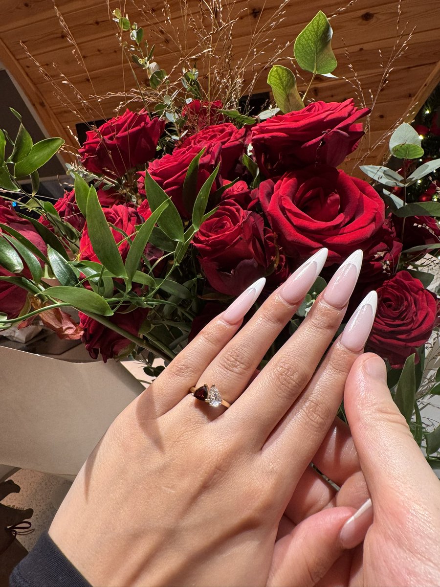 Gross Gore tweet media