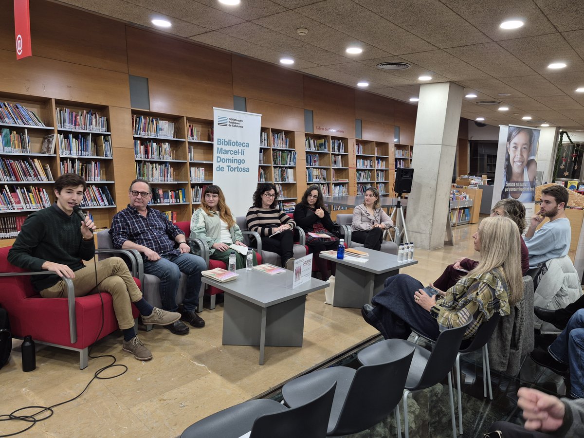 Presentació del número 8 de la revista de lletres i arts 'Solstici' a la Biblioteca de Tortosa.