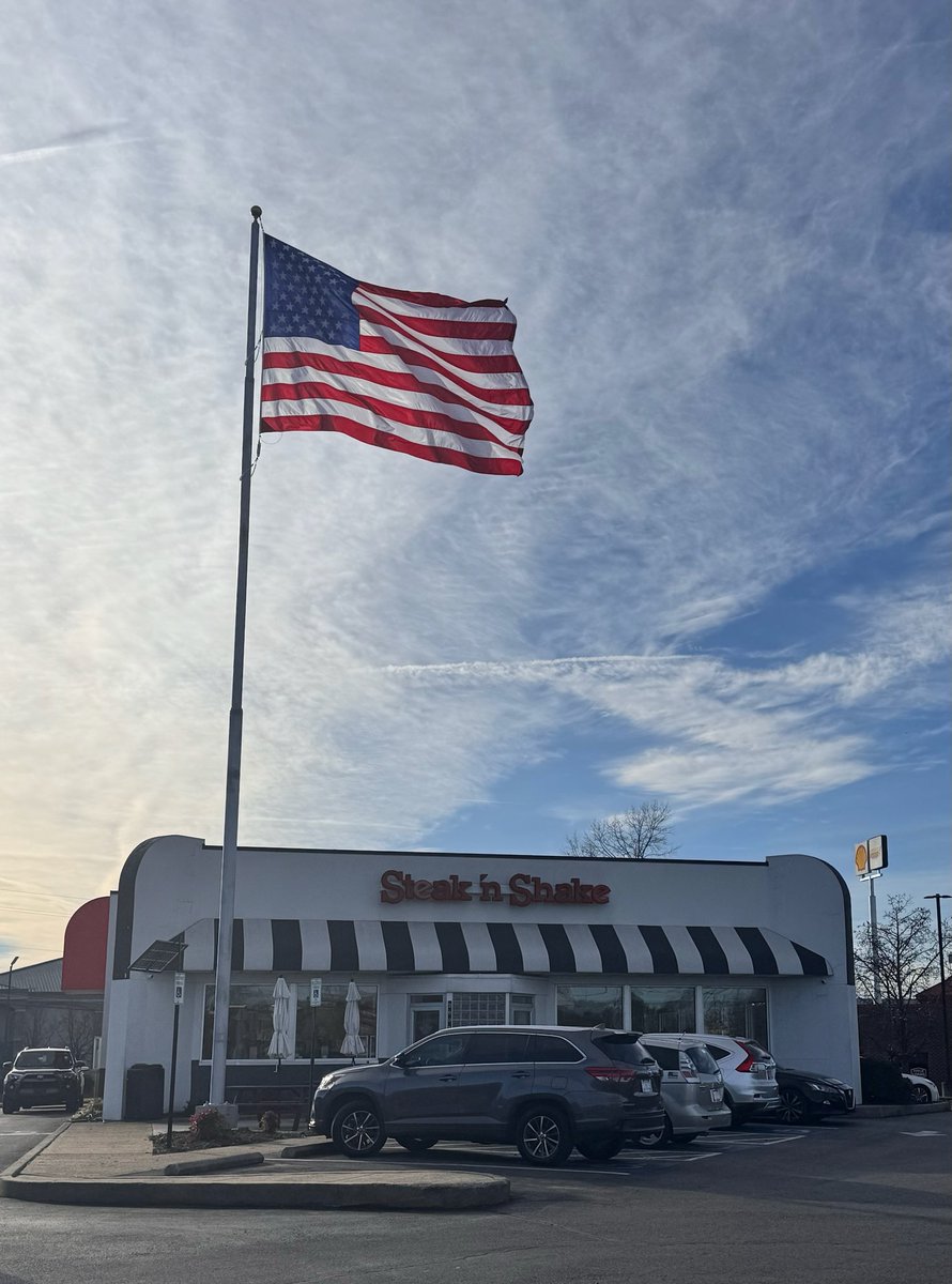 SteaknShake's tweet image. New flags just went up in Murfreesboro, Tennessee and Terra Haute, Indiana.

America is the greatest Country in the world 🇺🇸