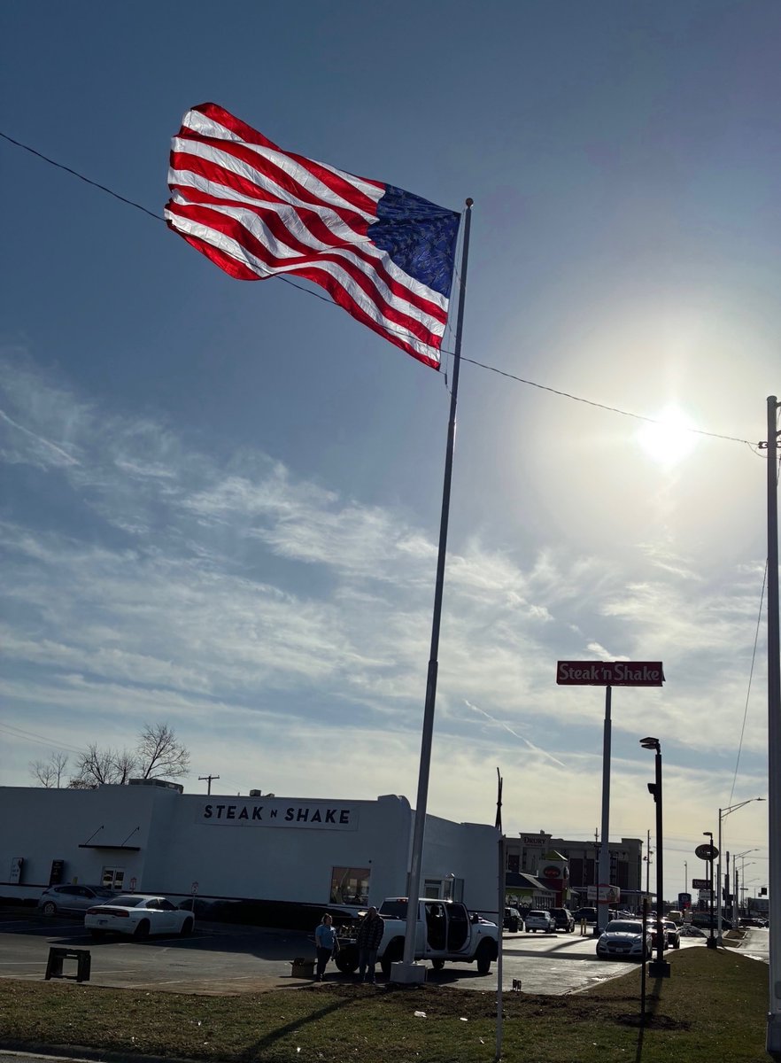 SteaknShake's tweet image. New flags just went up in Murfreesboro, Tennessee and Terra Haute, Indiana.

America is the greatest Country in the world 🇺🇸
