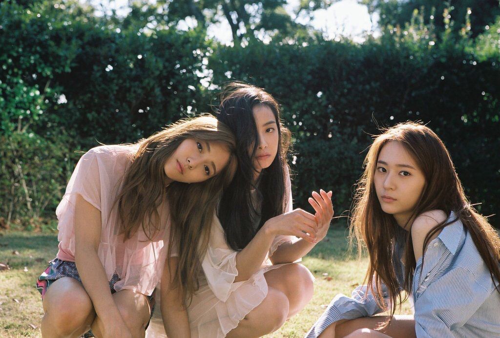 rearnotorious's tweet photo. f(x) - 4 walls (2015) https://t.co/sbJ3GJRcXi
