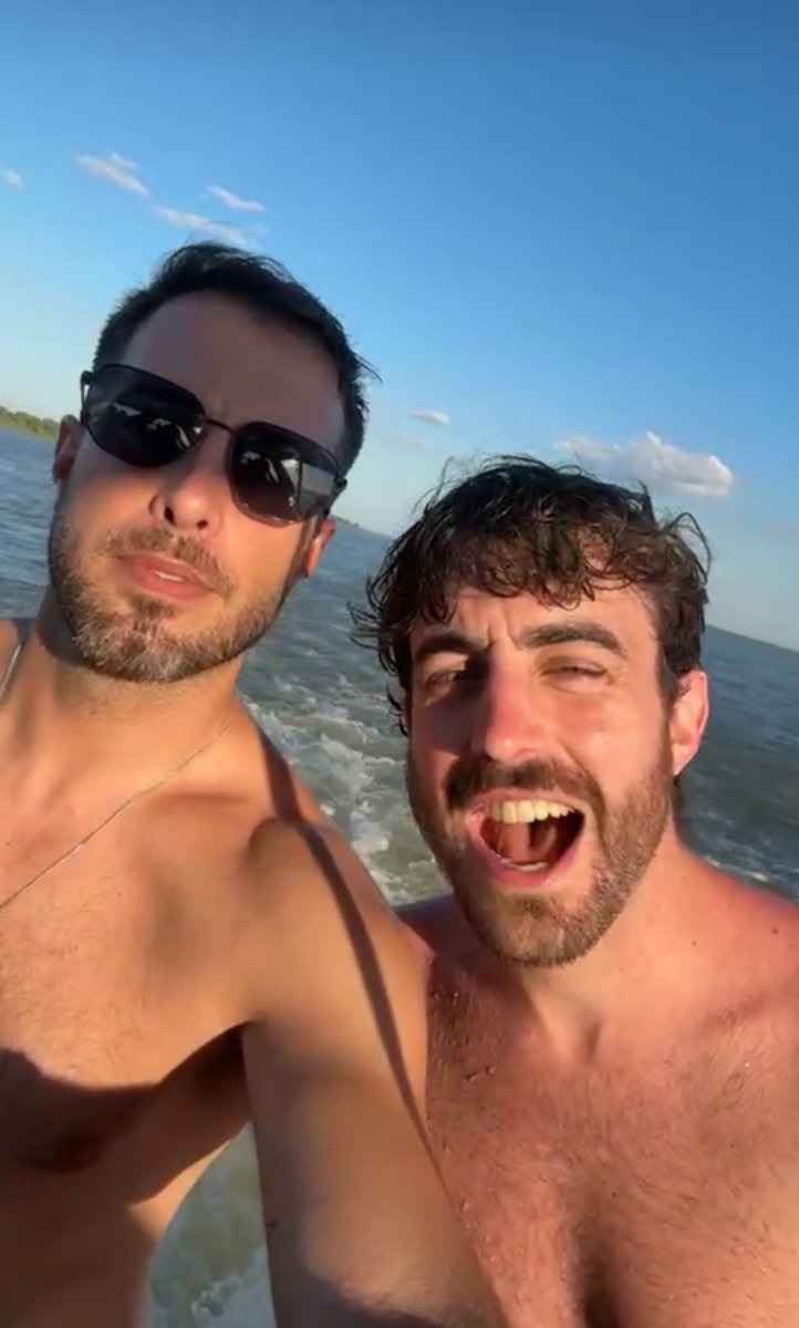 bati:🙎🏽‍♂️
ulises: 🍅
#apostoles