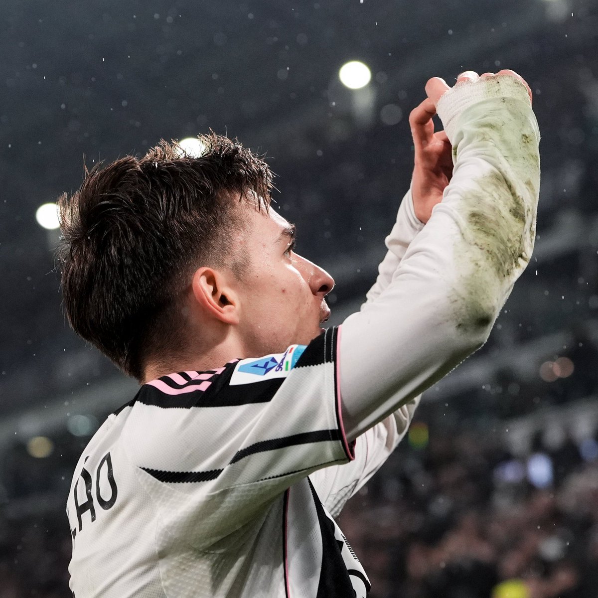 #JuveRoma
Vittoria fondamentale della #Juventus che regala un gran Natale a tutti i tifosi bianconeri grazie ai gol di #Conceicao e #Openda.
La zona #Champions adesso è a un passo ma continuando così si può e si deve ambire a posizioni ancora più importanti.
#finoallafine