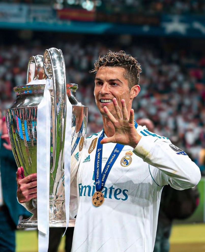 FrenchRapUS's tweet image. 🚨 HISTORIQUE !

Kylian Mbappé égale Cristiano Ronaldo et devient le joueur ayant inscrit le plus de buts sur une année avec le Real Madrid 🤯

59 BUTS, BORDEL.