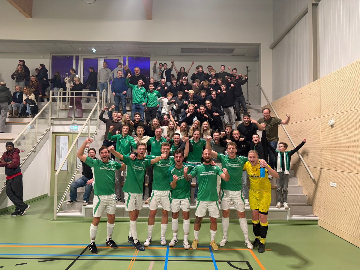SVBorger0599's tweet photo. 🟢⚪️ P R O T O S  W E E R I N G

Zonder nederlaag als tweede door op #PWZ.  Wij zijn tevreden… Supporters enorm bedankt! 

#BorgerLeeft💚 https://t.co/I6aPwnQ8PL