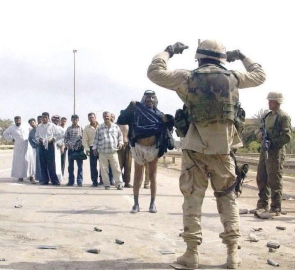 شگد تاجرتو بلوطن والدين والمذهب والمو...قاومة وتالي نزعتو أسرع من 
(ريمة أم العظام)
#شني_هاي 
#ستنتصر_ثورة_تشرين 
#أنزع_لا_أنزعك