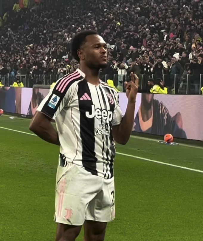 G8pLZ4KWwAAUcDQ?format=jpg&name=900x900