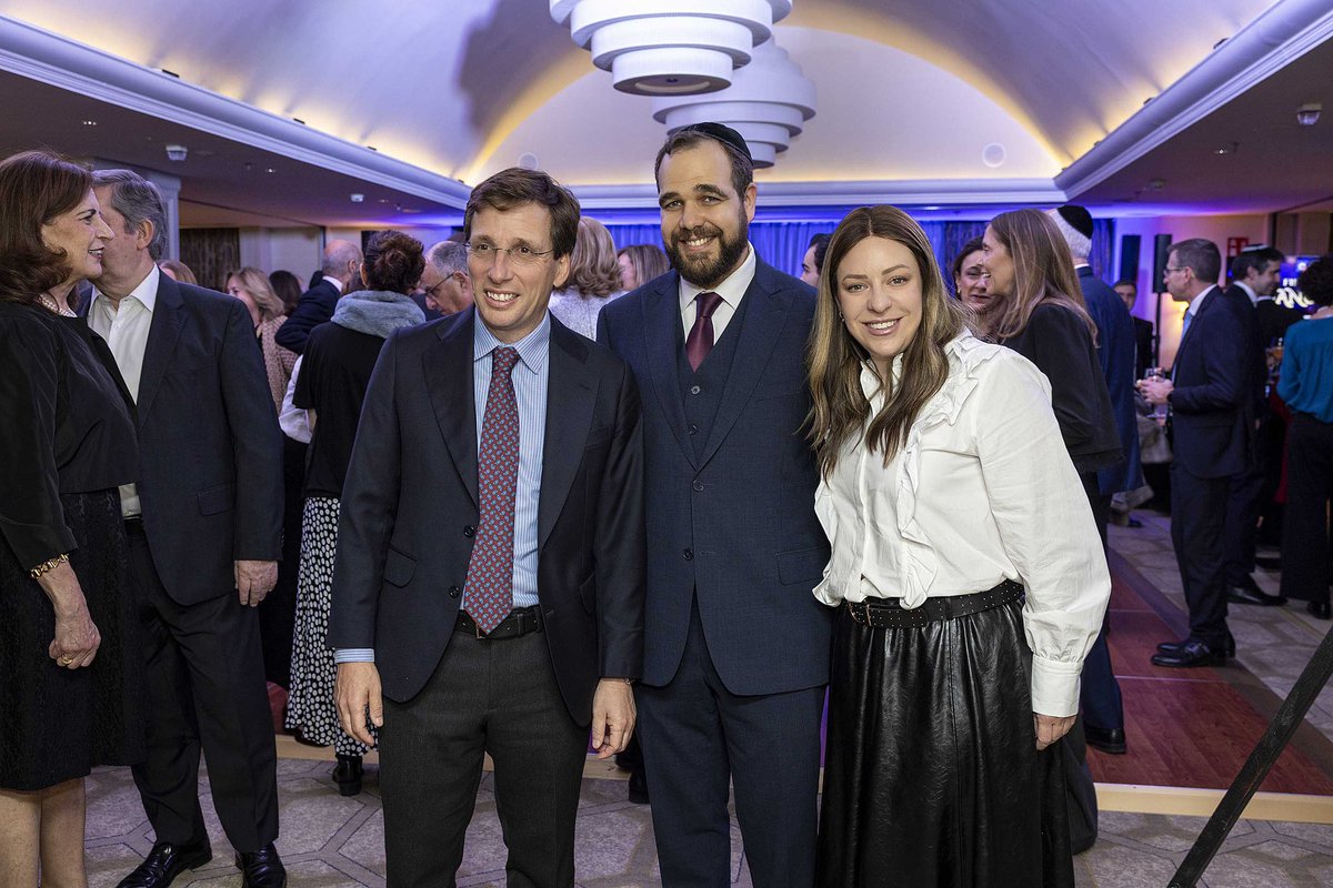 En Madrid, el antisemitismo no tiene cabida en nuestras calles, en nuestras instituciones ni en nuestra convivencia. Cada ataque contra una comunidad judía es un ataque contra toda la sociedad.

Recibimos el Premio Or Janucá 5786 de la Comunidad Judía de Madrid con gran gratitud,