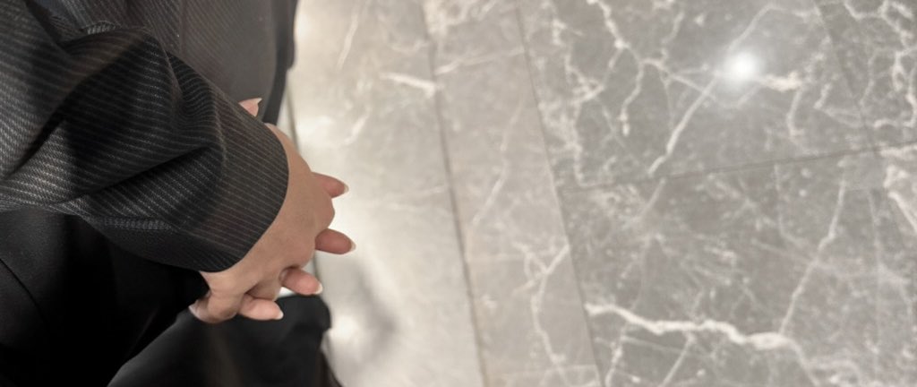 538ii's tweet image. قودني يا منوة القلب لو ماني ضرير
وودني لدروبك — اللي تبيها ودّني

خذ يديني في يدينك مثل طفلٍ غرير
وحطّني في وسط صدرك وعقبه هِدّني❣️