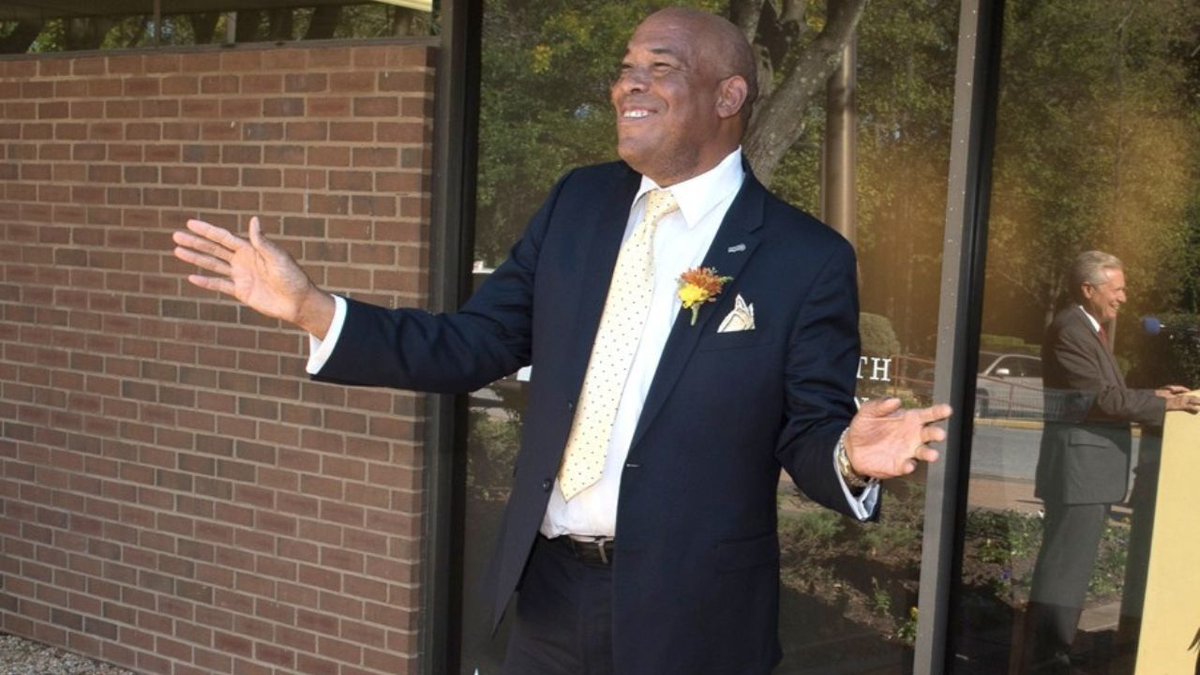 afronews's tweet image. #CharlesFRobinson III, a legendary reporter and radio producer, was a mentor and supporter of the political organization Leaders of a Beautiful Struggle, and his coverage of their work gave them political legitimacy. #LBS afro.com/charles-robins…