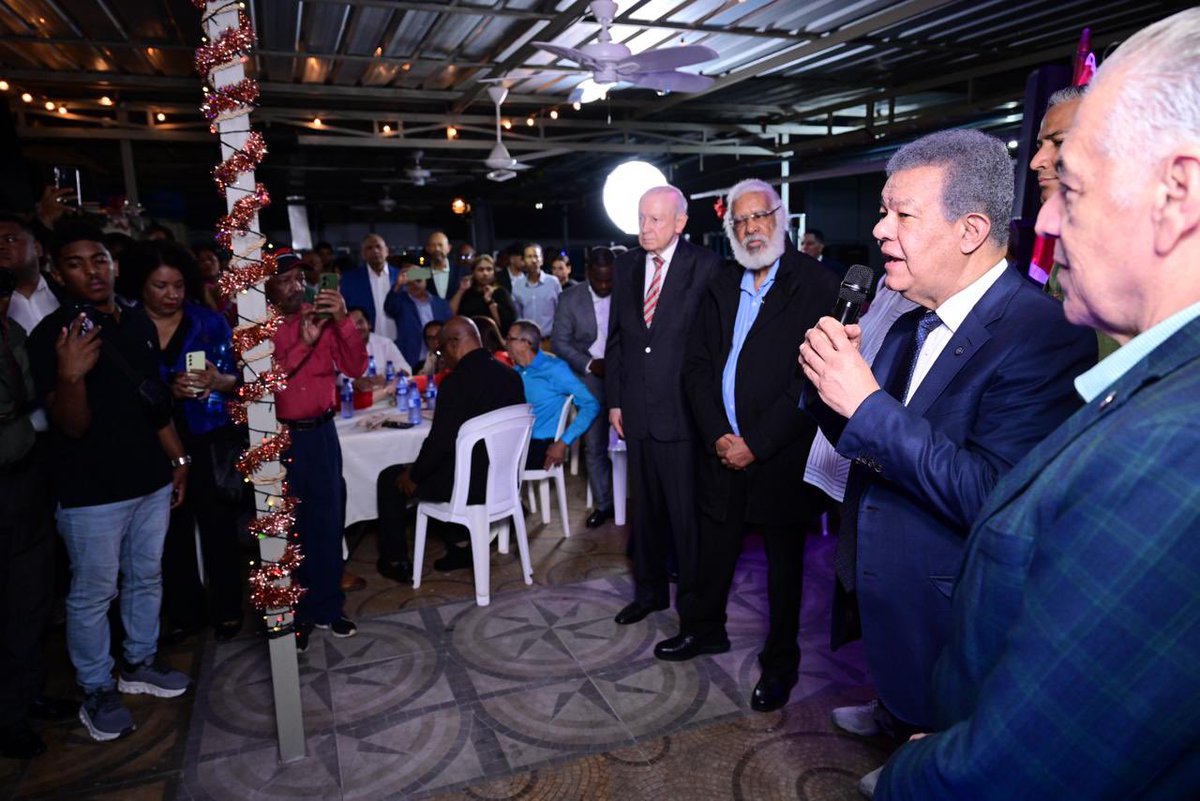 En esta Navidad compartí un fraterno encuentro con #GANAREMOS, reafirmando nuestro compromiso con la cercanía y la esperanza que reclama el pueblo dominicano.
Pero la esperanza exige verdad. Denunciamos la estafa en Senasa, una mala gestión que golpea el derecho a la salud de