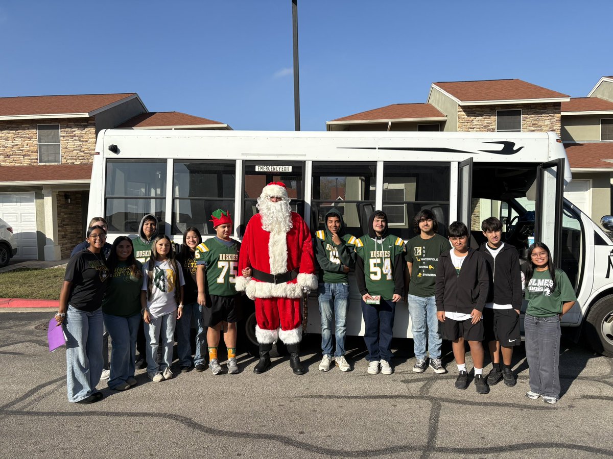 Coach Hernandez🏈 tweet media