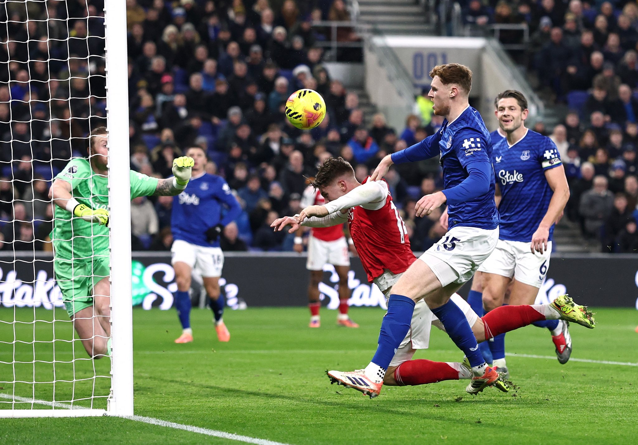 آرسنال يواصل انتصاراته بفوز صعب أمام إيفرتون بهدف وحيد دون رد في الجولة 17 من #الدوري_الإنجليزي 