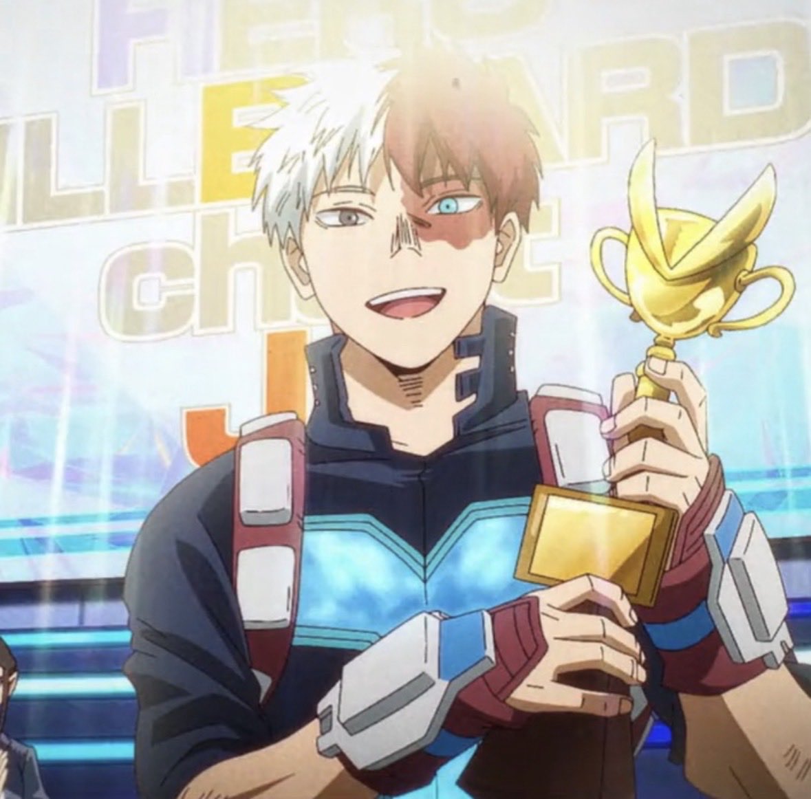 “shoto looks so much like endeavor now!”
no. one of them is a crossbreed between a horse and a gorilla that someone set on fire. and the other is japans sweetheart.