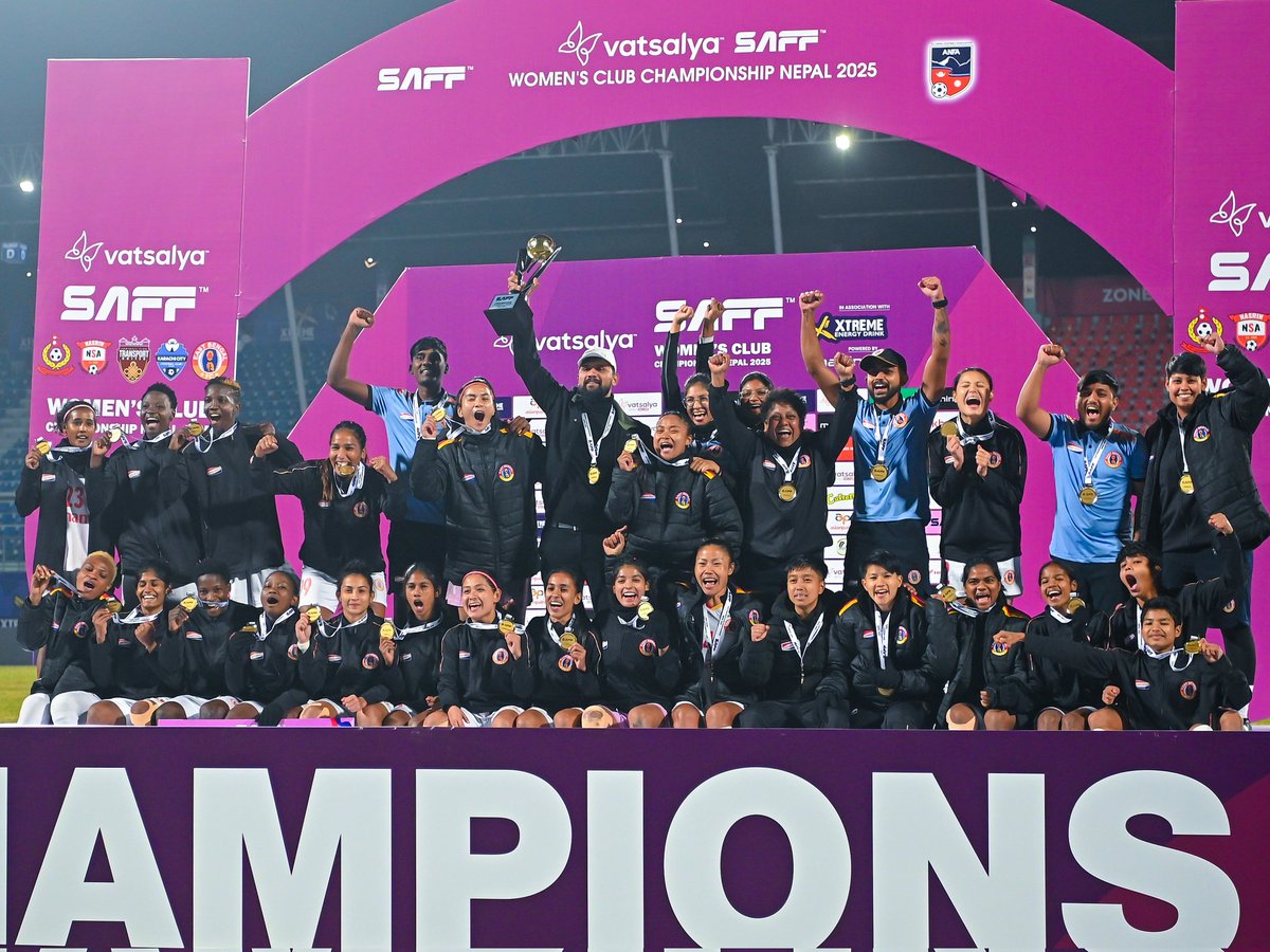 eastbengal_fc's tweet image. Unbeaten. Unshaken. Champions of South Asia! 🫡♥️💛

#MoshalGirls - you'll go down in history as the champions of the first-ever SAFF Women's Club Championship! 🫡🇮🇳

#JoyEastBengal #SAFFClubWomens2025 #MoshalGirls