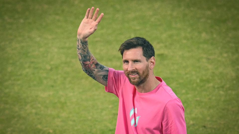 Forbes's tweet photo. Indian Billionaire’s Son Reportedly Gifted This $1.2 Million Richard Mille Watch To Lionel Messi
https://t.co/CeI7s4D47f https://t.co/Gp2kCVHkgm