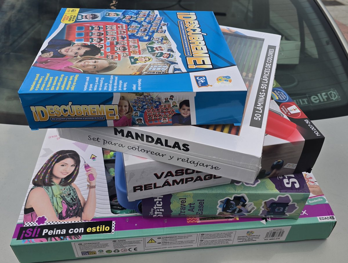 Hoy hemos puesto nuestro pequeño granito de arena para que si es posible no haya ningún niño y ninguna niña sin una sonrisa en estas fiestas.