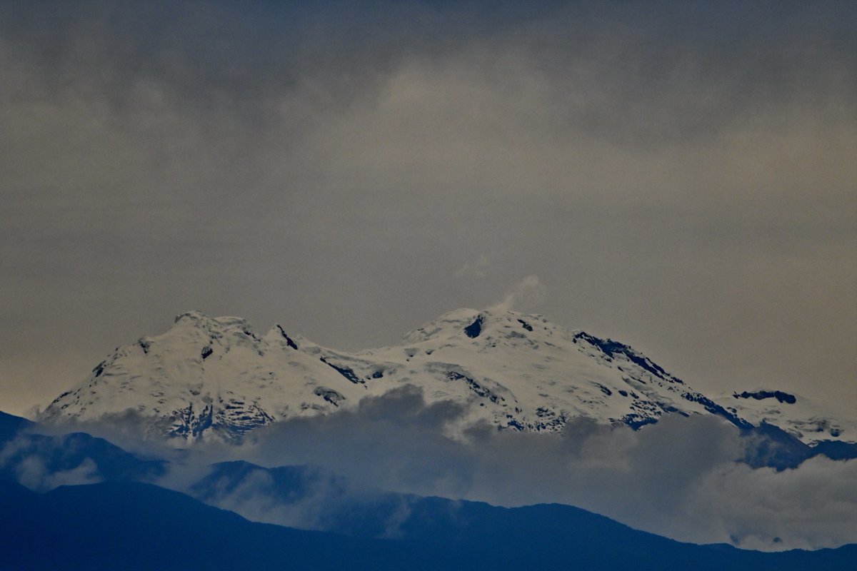 ecarrascal's tweet photo. Nevado del Tolima, desde Cali, hoy 20 de diciembre a las 4:15 p. m. https://t.co/0PMhEO8PUm