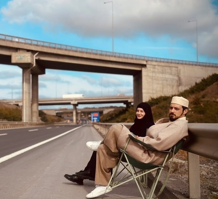 n_oluyornoluyor's tweet image. hepsini çok seviyorum ama arkasındaki anlamıyla, özelliğiyle minmer fotolarının babası budur hocam.
#minmer #mertyazıcıoğlu #minademirtaş