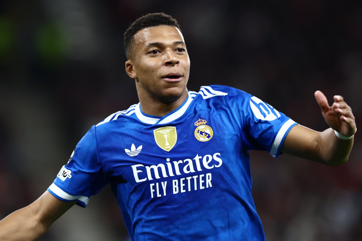 ActuFoot_'s tweet image. 🚨 Kylian Mbappé 🇫🇷 𝗔𝗡𝗡𝗢𝗡𝗖𝗘 𝗟𝗔 𝗖𝗢𝗨𝗟𝗘𝗨𝗥 pour 2026 :

« En 2026, 𝗡𝗢𝗨𝗦 𝗗𝗢𝗡𝗡𝗘𝗥𝗢𝗡𝗦 𝗡𝗢𝗦 𝗩𝗜𝗘𝗦 pour ce club.

Nous avons tellement de choses à prouver. »