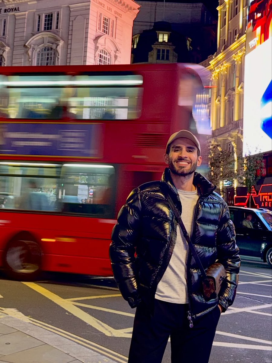 ScottieVault's tweet photo. London nights hitting different. Good vibes, neon lights, and the city that never sleeps. Living the moment.
#London #LondonNight #NightLife #Travel #CityVibes #DigitalNomad #Adventure #Freedom #LondonLife #StreetPhotography #NoRoutine #CryptoNomad https://t.co/WaK9fd5npM
