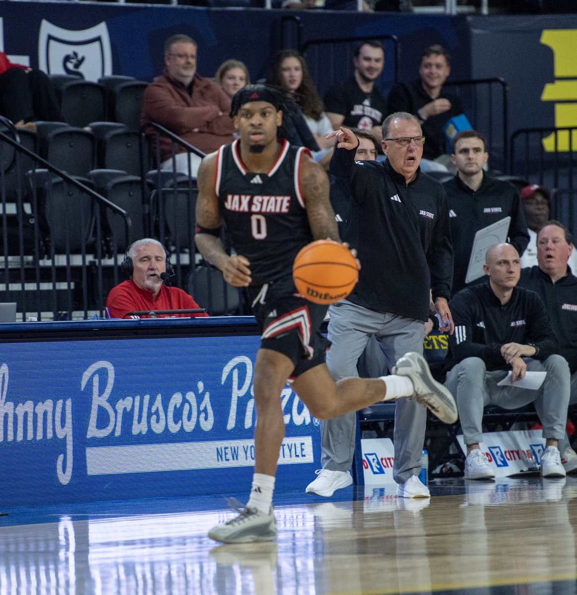 JaxStateMBB's tweet image. 2H | 11:55

AC Bryant leads all scorers with 17 as Jax State holds a 51-43 advantage. 

#StayCocky 🐔 | #FearTheBeak👌