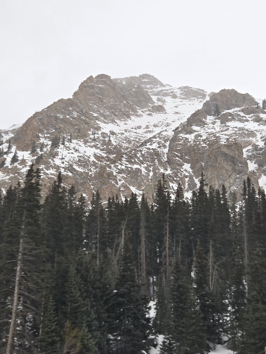 jloz82's tweet image. Beautiful views @ Georgetown, Colorado! 🗻⛰️🏞️🚠

#Colorado #Christmas2025 #IceLake