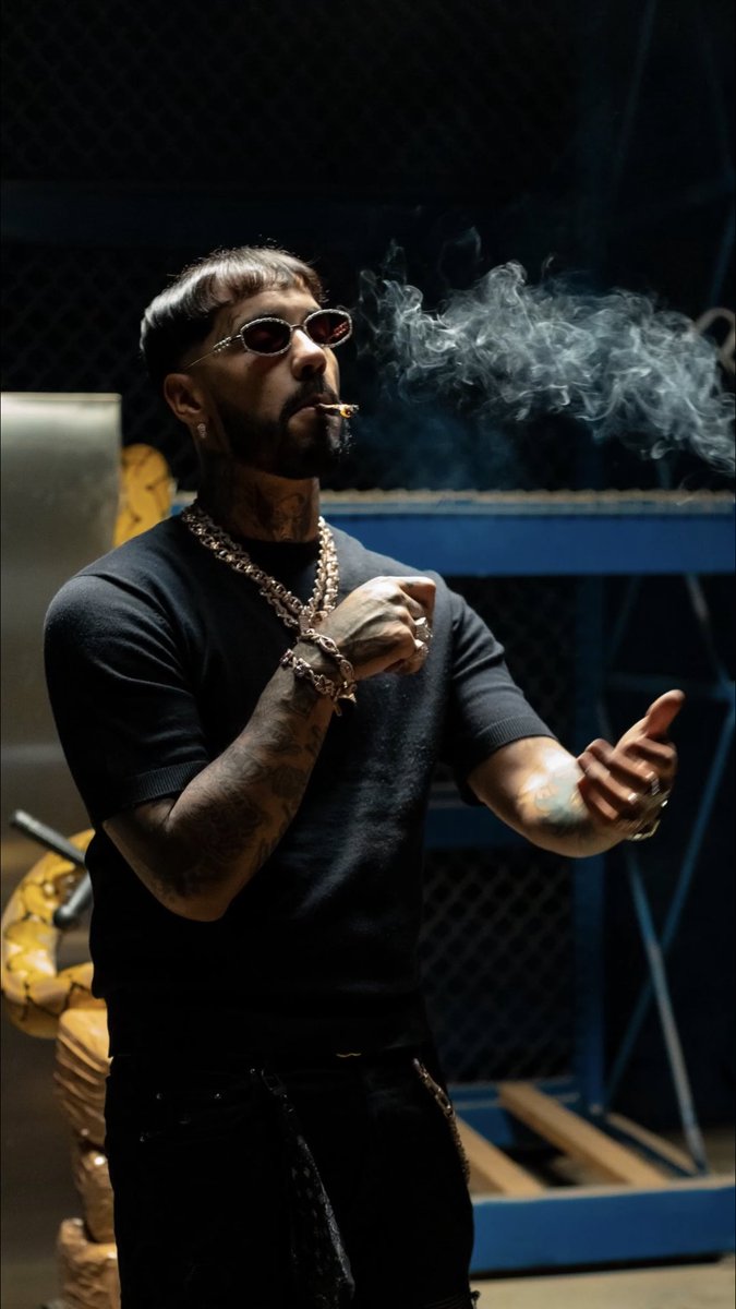 ANUEL2025 | "Como Es (Remix)" One of the long-awaited collaborations in the  last years. The song debuted with 719K streams on Spotify and 1.5+ views on  YT. The remix helped the original