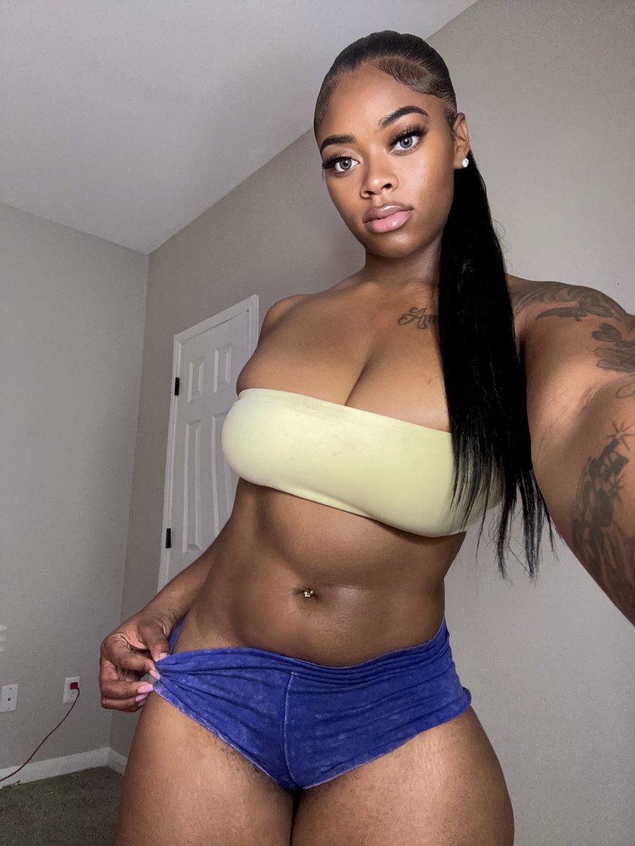 Going live here @ 5:15pm central 💋❄️✨
Squirting &amp; twerking… 🍑🍑👀 TWURKIO DEMONS LIVE 😈😈

joinfambase.com/invite?c=GnY0D…