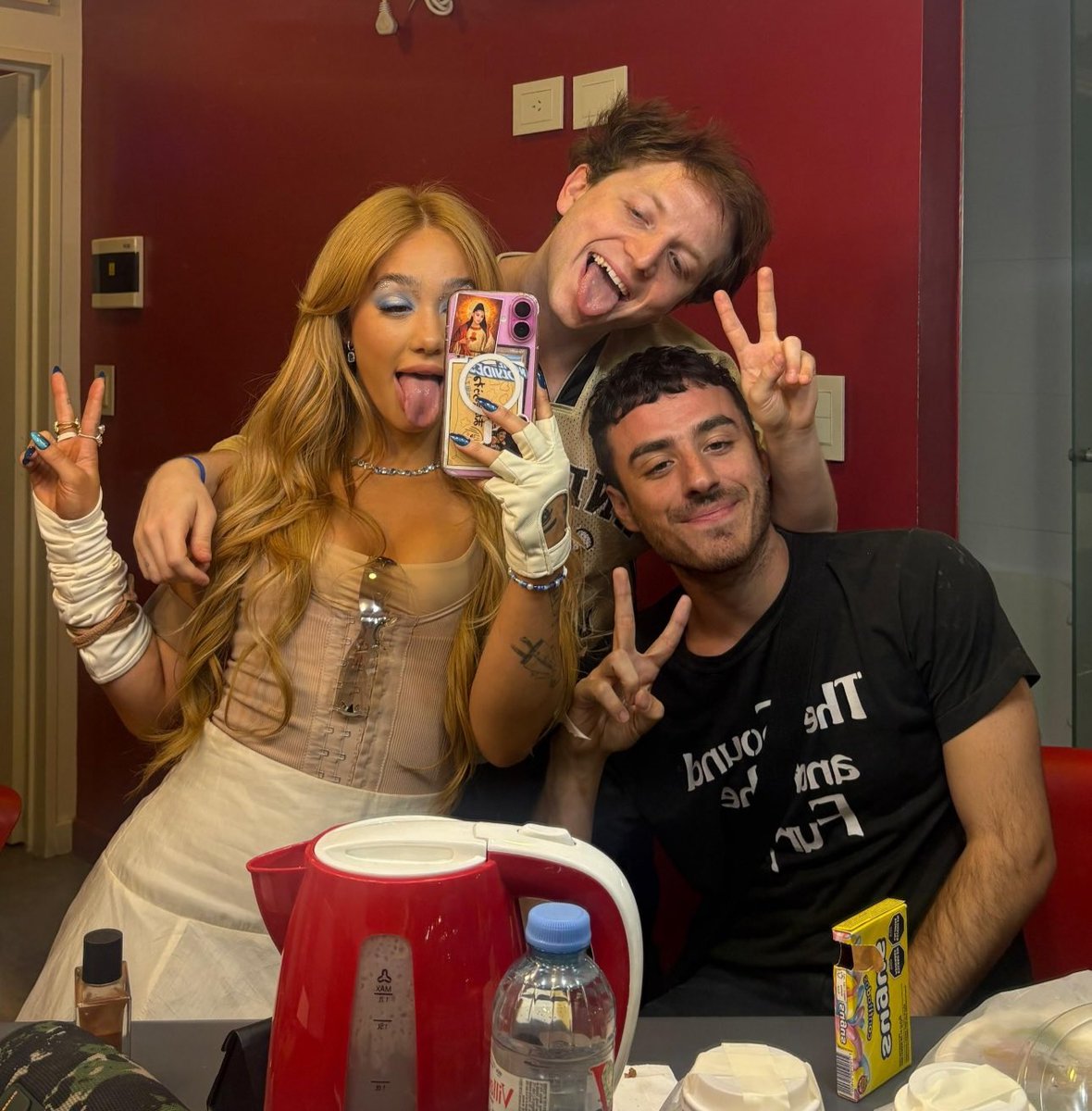 julidata's tweet image. toda chica necesita sus amigos trolos