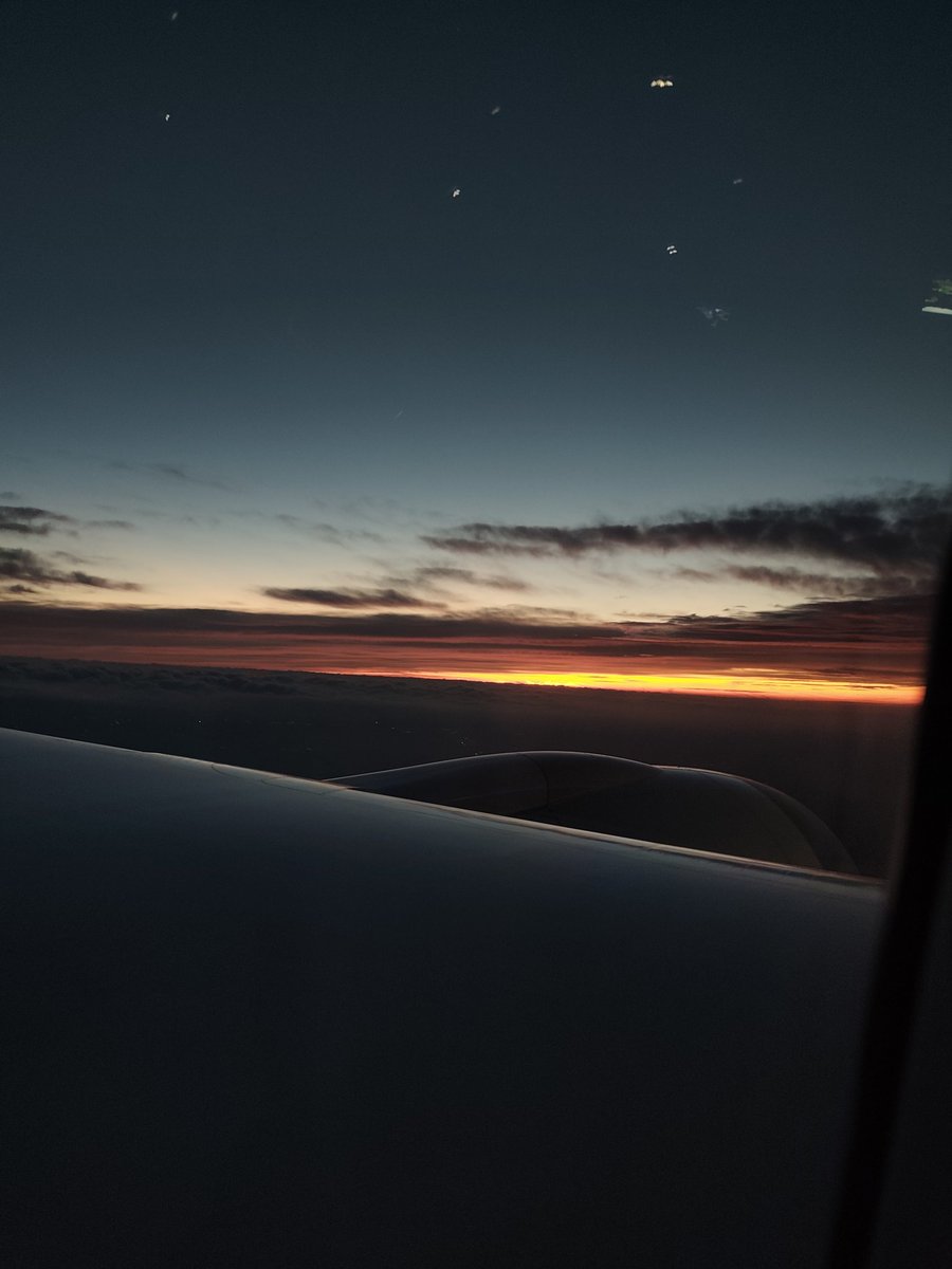 朝6時にオーストリアに着陸。景色は最高だけど、やっぱり東京に降り立つときの気持ちには敵わない🙏🏻
#オーストリア #着陸 #旅 #東京