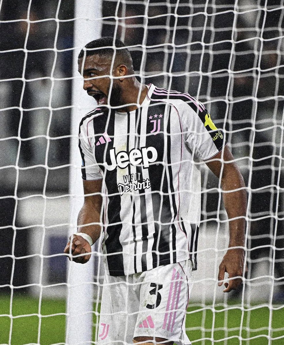 emaxstatman's tweet photo. The great wall of Turin. 💪🧱 https://t.co/g4Tq7F73JK
