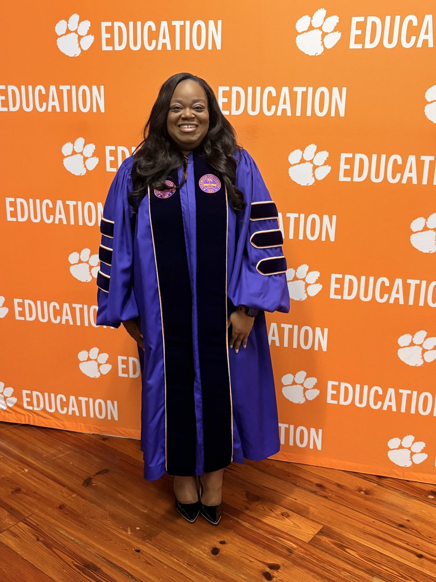 Plums_TAGline's tweet photo. So grateful! #PhinallyDone #PhD #Blackwomeneducators #PhinisheD https://t.co/nqqMW55DtR