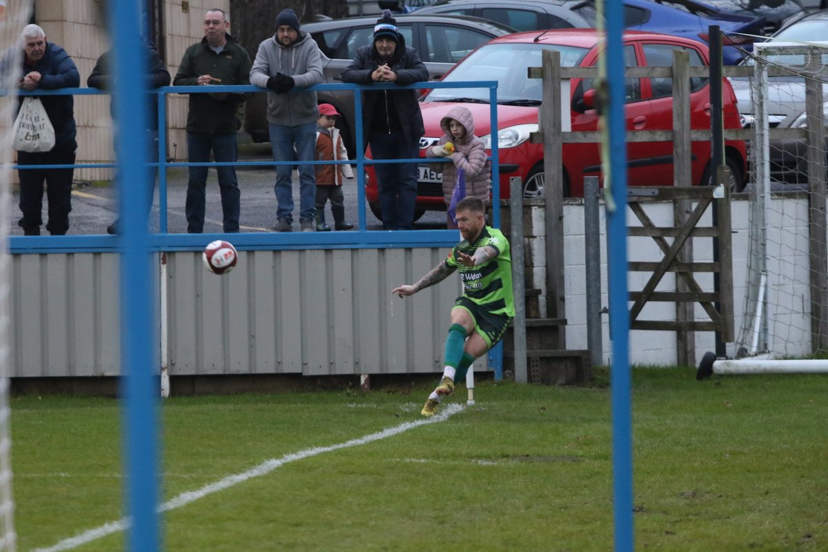 SnapperBill's tweet image. 2nd half goals see Gladiators victorious. My photos from @Matlock_TownFC 3 @LincolnUnited 0 in @NorthernPremLge East @NDR_Sport #nonleaguefootball flic.kr/s/aHBqjCEsDe
