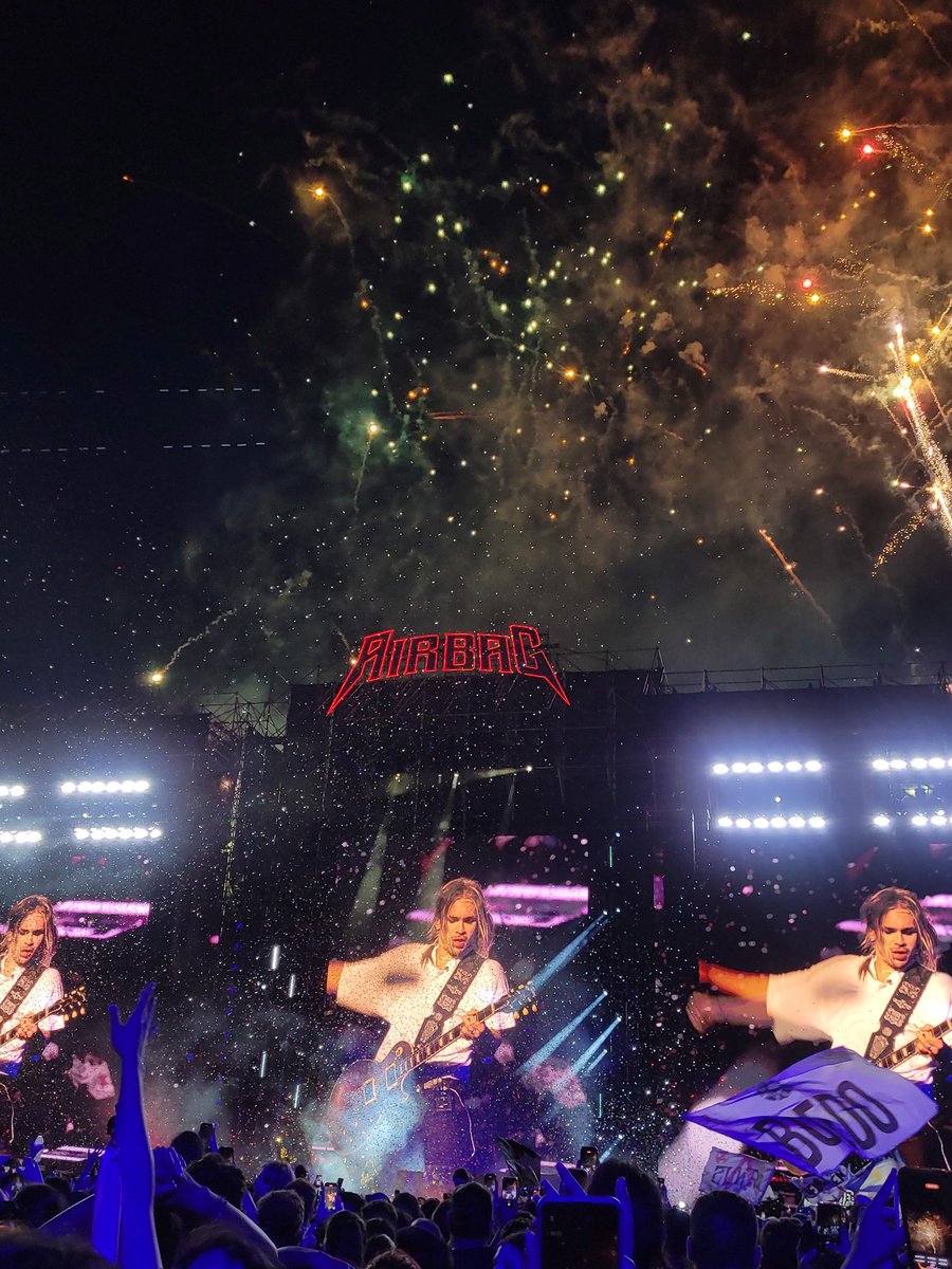 lulierbake's tweet photo. @AIRBAGoficial no dejes nunca de hacer música https://t.co/2AQmCUSvWy