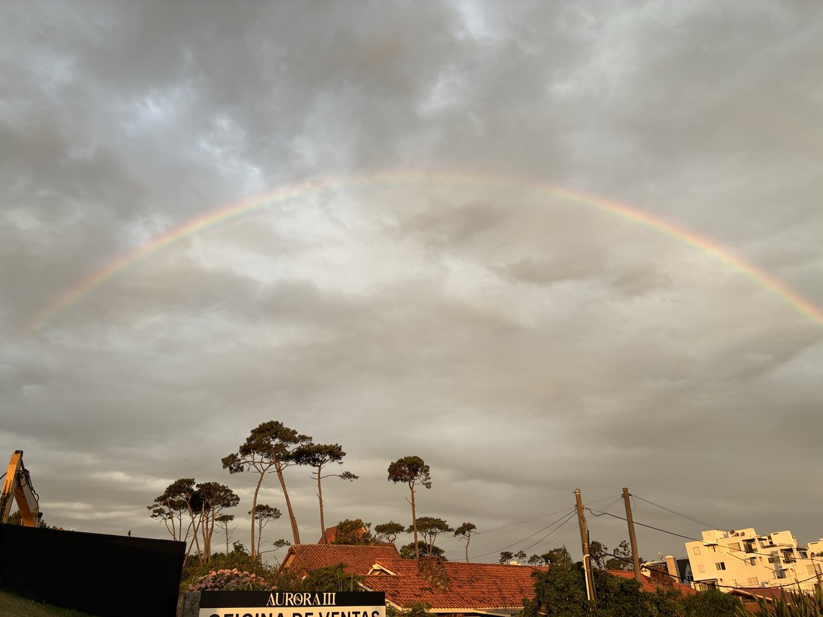 pintado entre las nubes